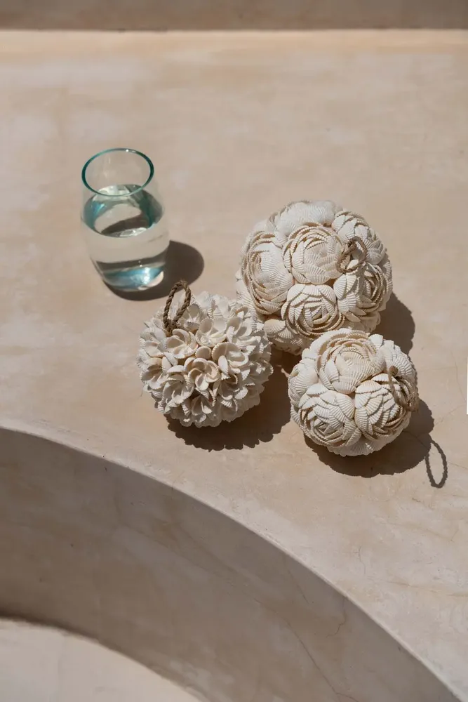 Objets de décoration - La Boule Rose Shell - Blanc - M - BAZAR BIZAR LIVING