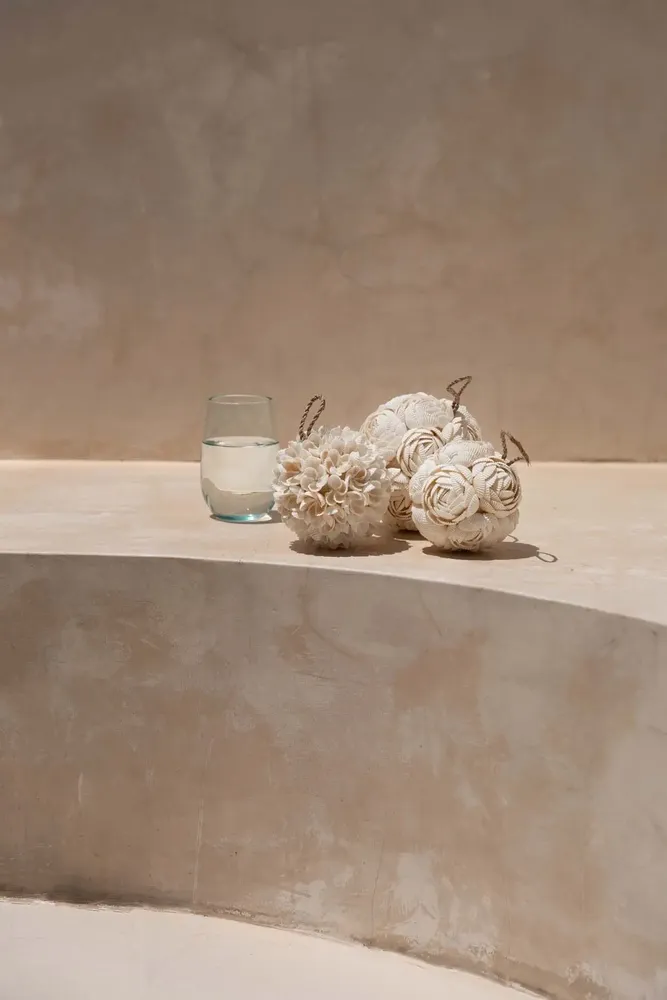Objets de décoration - La Boule Rose Shell - Blanc - M - BAZAR BIZAR LIVING