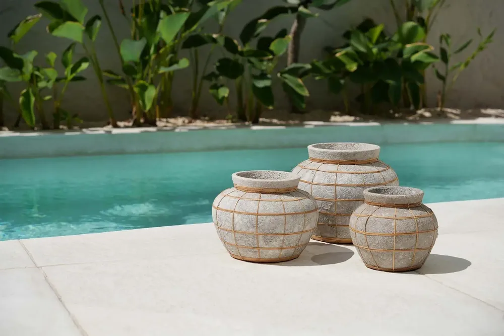 Vases - Le Vase Belly - Béton Naturel - L - BAZAR BIZAR LIVING