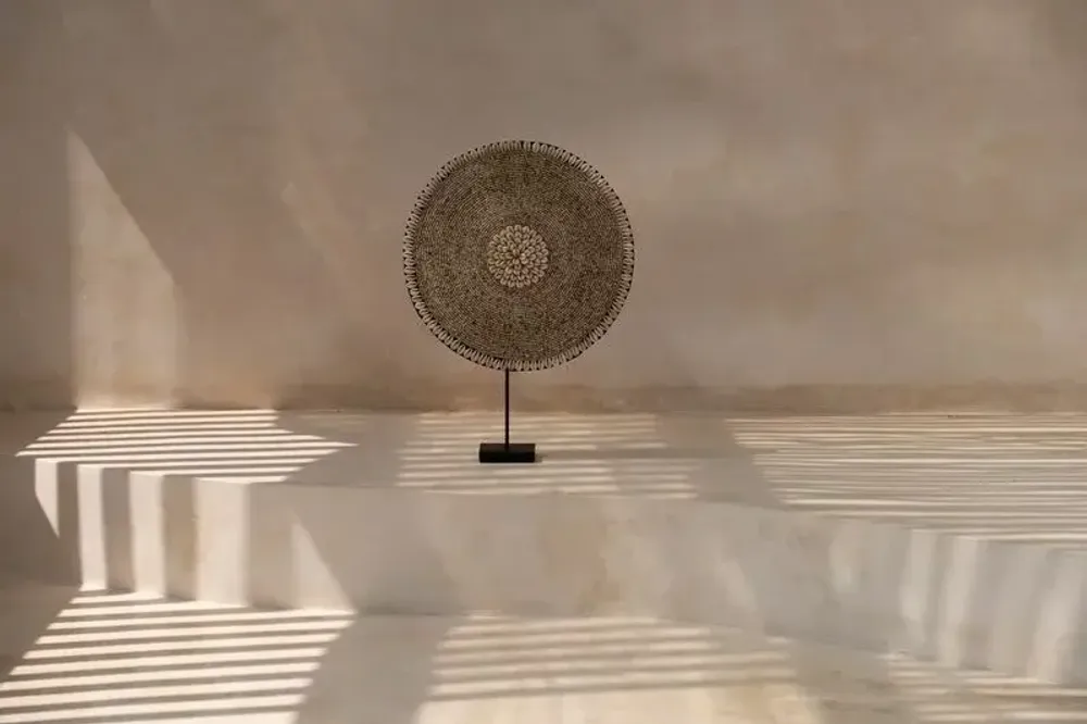 Objets de décoration - Le Coquillage Guadeloupe sur Stand - Naturel Blanc - BAZAR BIZAR LIVING