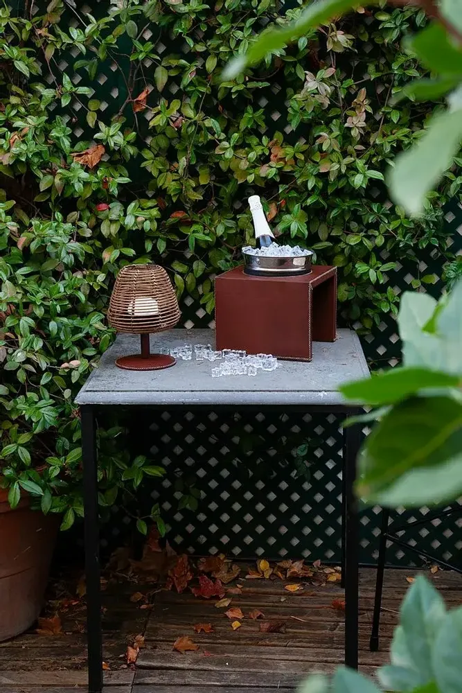 Éclairage LED - Lampe de table USB en rotin et cuir - SOL & LUNA