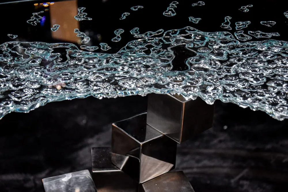 Art glass - WhyNot! table, glass, stainless steel - NARCIS