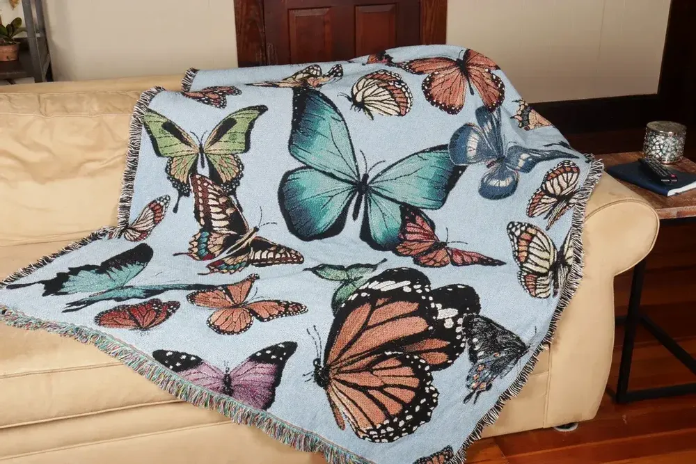 Decorative objects - butterfly dance cotton throw. - KARENA INTERNATIONAL
