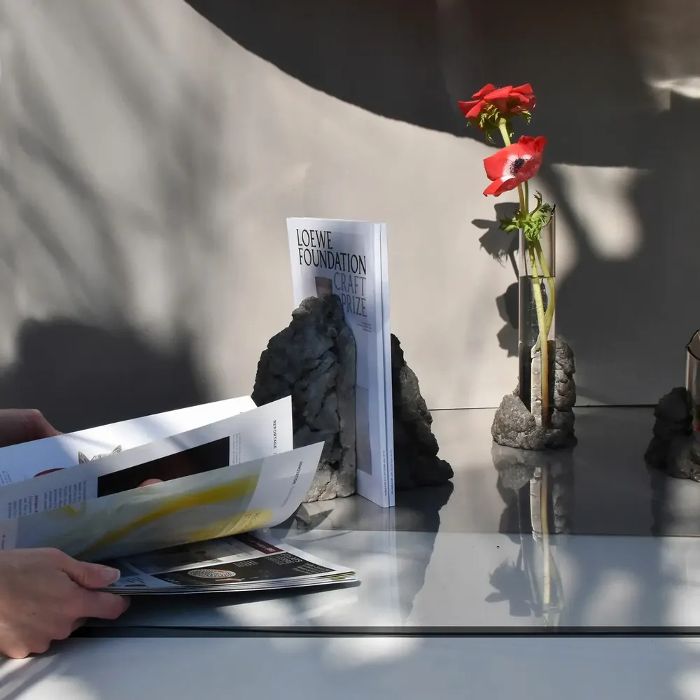 Sculptures, statuettes et miniatures - CATHARSIS, Ensemble de deux serre-livres sculpturaux en pierre, Black - COKI