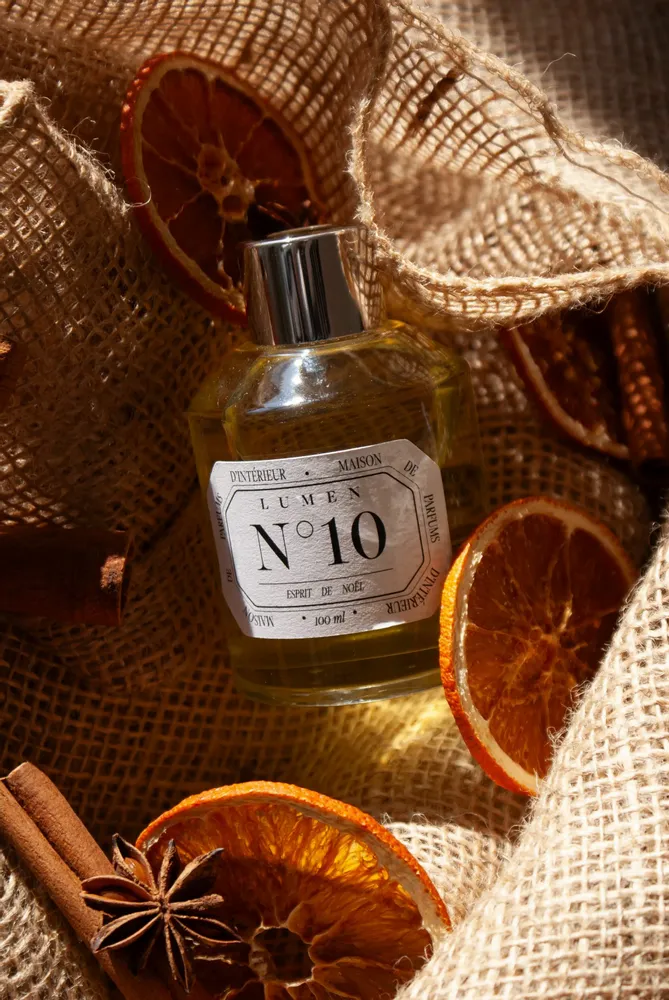 Diffuseurs de parfums - Diffuseur Naturel 100ml N°10 - Esprit de Noël - LUMEN • MAISON DE PARFUMS D'INTÉRIEUR