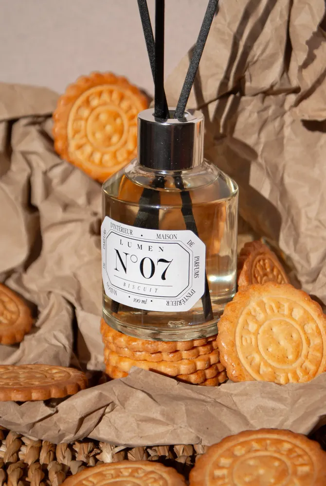 Scent diffusers - Natural Reed Diffuser 100ml N°07 - Childhood Biscuit - LUMEN • MAISON DE PARFUMS D'INTÉRIEUR