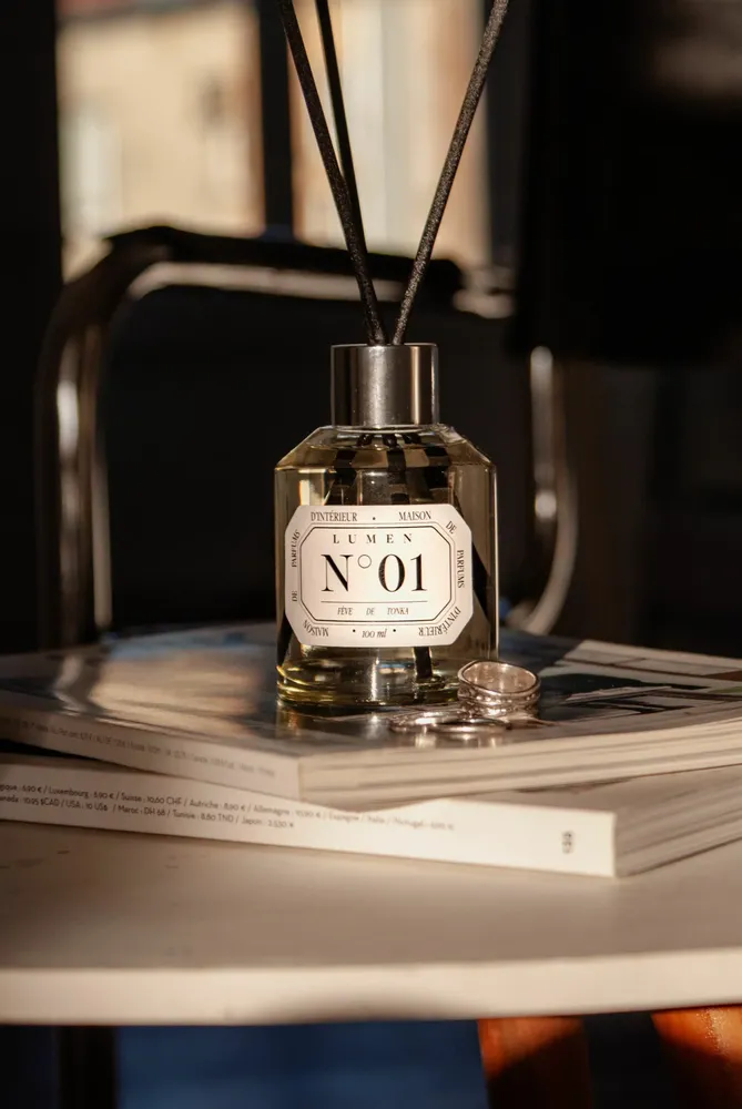 Diffuseurs de parfums - Diffuseur Naturel 100ml N°01 - Fève de Tonka - LUMEN • MAISON DE PARFUMS D'INTÉRIEUR