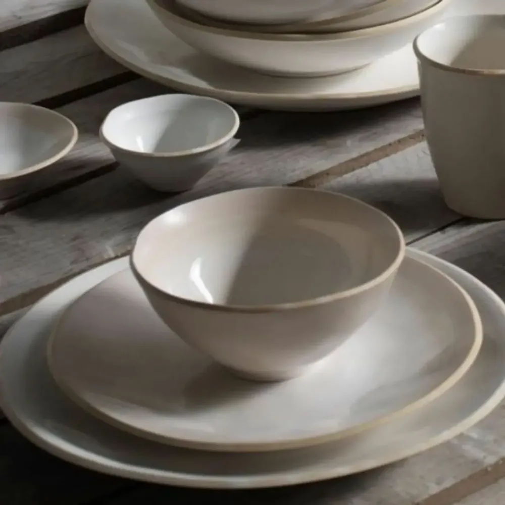Plats et saladiers - Assiettes TWILIGHT. Céramiques portugaises. Ivoire - SOWL