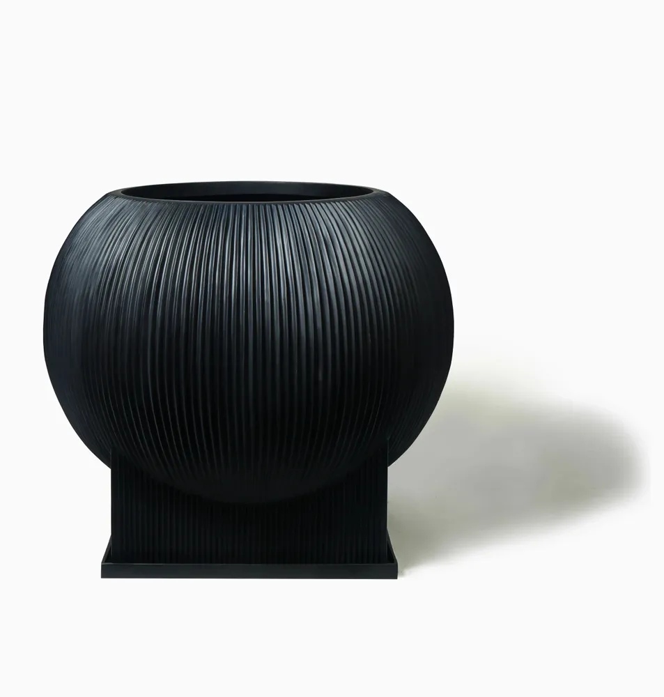 Garden accessories - Oversized Flat Blob Fiberglass Planter 'Black' by Tuleste Factory - TULESTE FACTORY