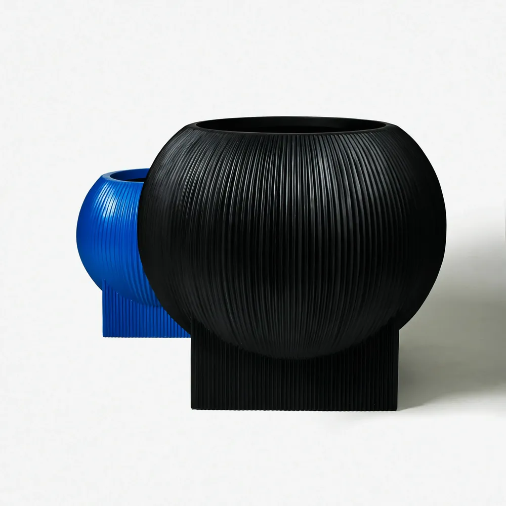 Garden accessories - Oversized Flat Blob Fiberglass Planter 'Black' by Tuleste Factory - TULESTE FACTORY