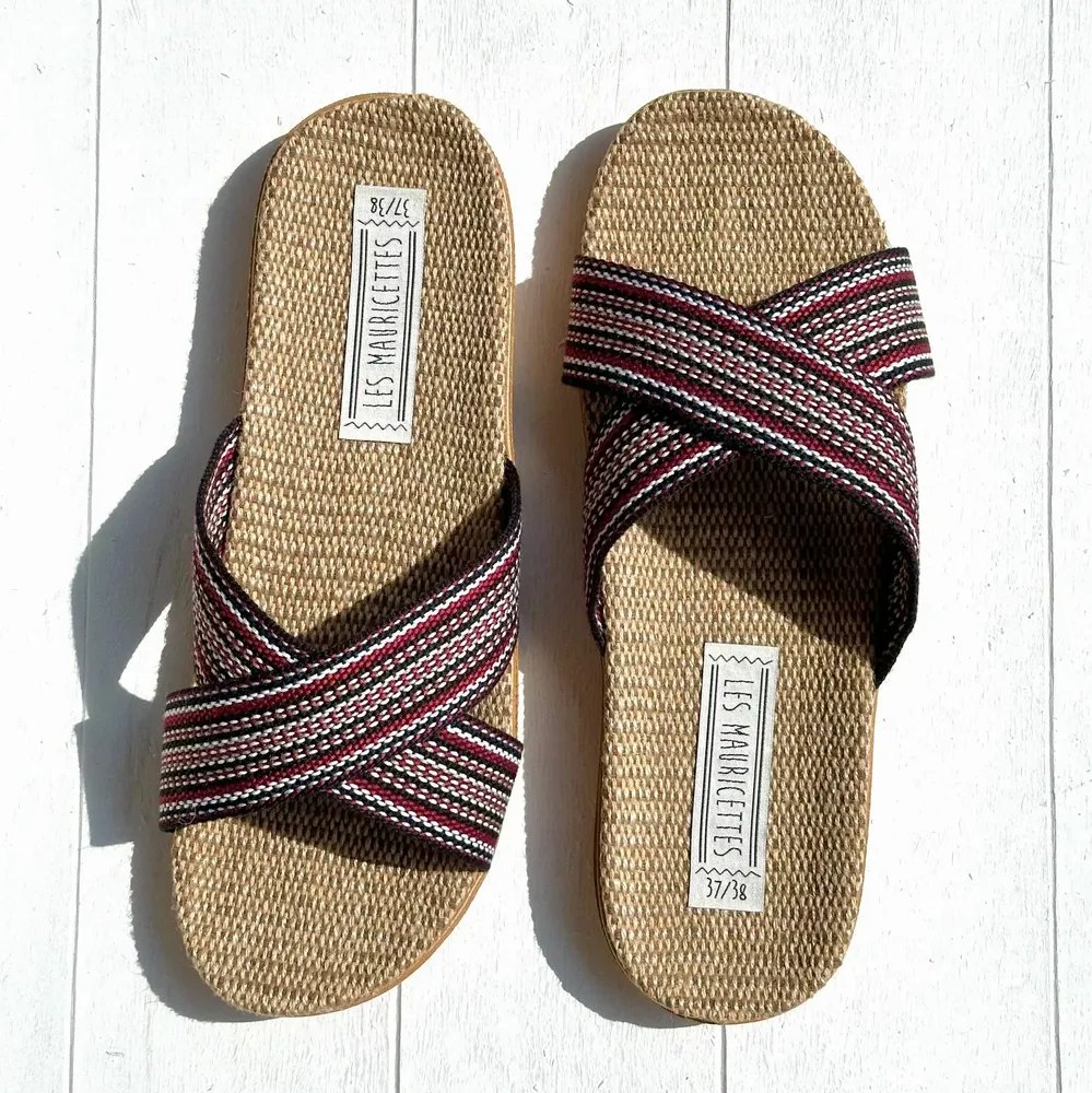 Homewear bien-être - LES MAURICETTES de Sophie, claquettes croisées bordeaux - LES MAURICETTES