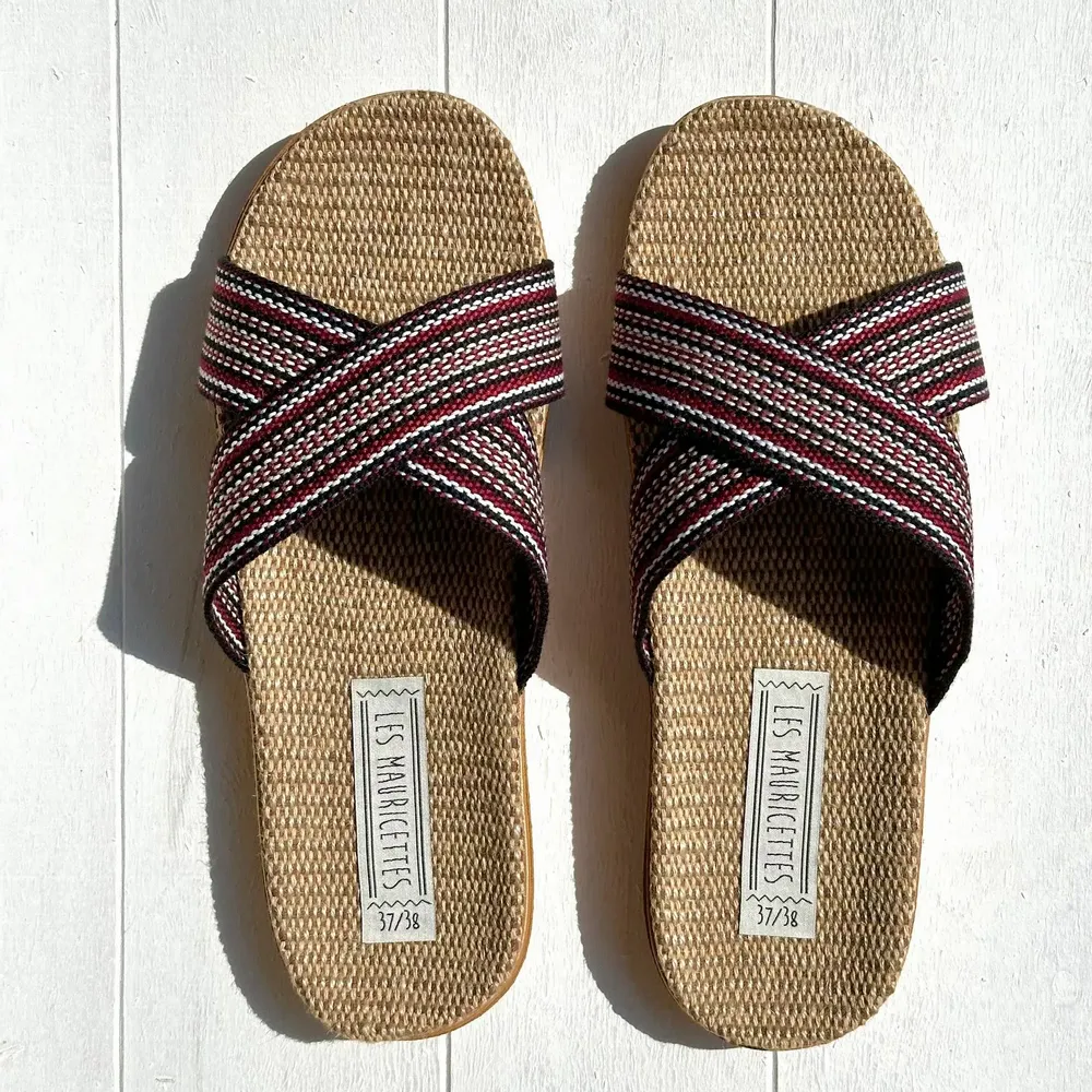 Homewear bien-être - LES MAURICETTES de Sophie, claquettes croisées bordeaux - LES MAURICETTES