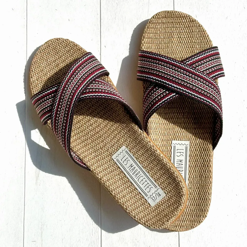 Homewear bien-être - LES MAURICETTES de Sophie, claquettes croisées bordeaux - LES MAURICETTES