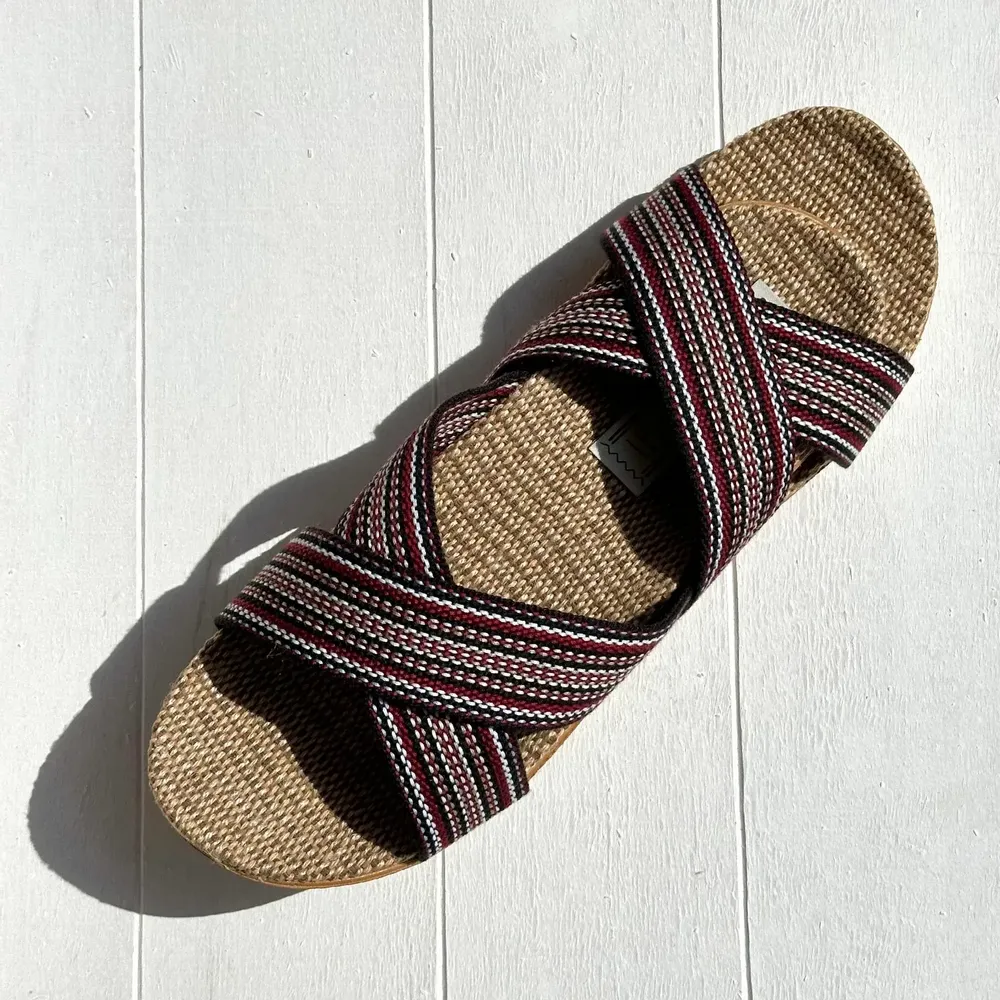 Homewear bien-être - LES MAURICETTES de Sophie, claquettes croisées bordeaux - LES MAURICETTES