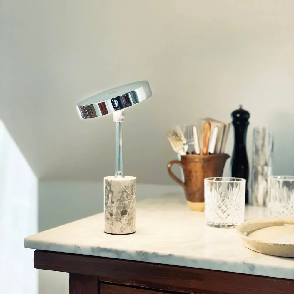 Lampes à poser - Lampe de table LED rechargeable Starlight chrome/marbre gris - DYBERG LARSEN