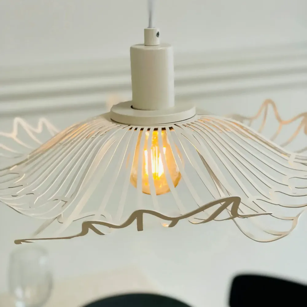Hanging lights - Flora Pearl white Pendant Large - DYBERG LARSEN
