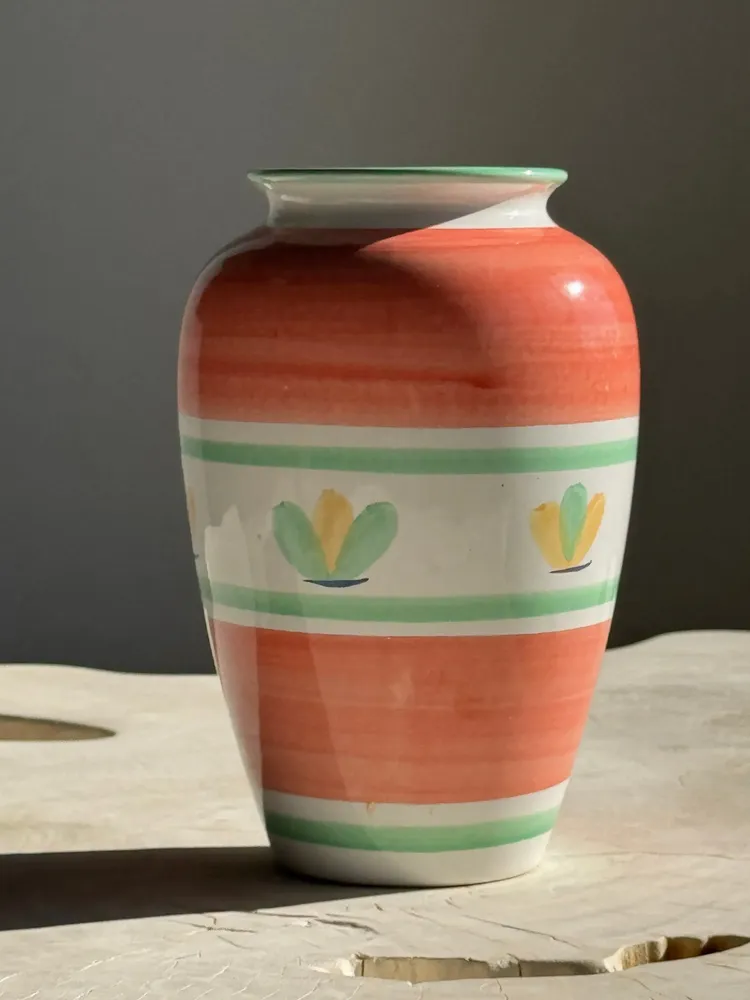 Vases - Grand vase vintage rose à motifs de fleurs stylisées jaunes et vertes H25 - OFFICE OBJETS