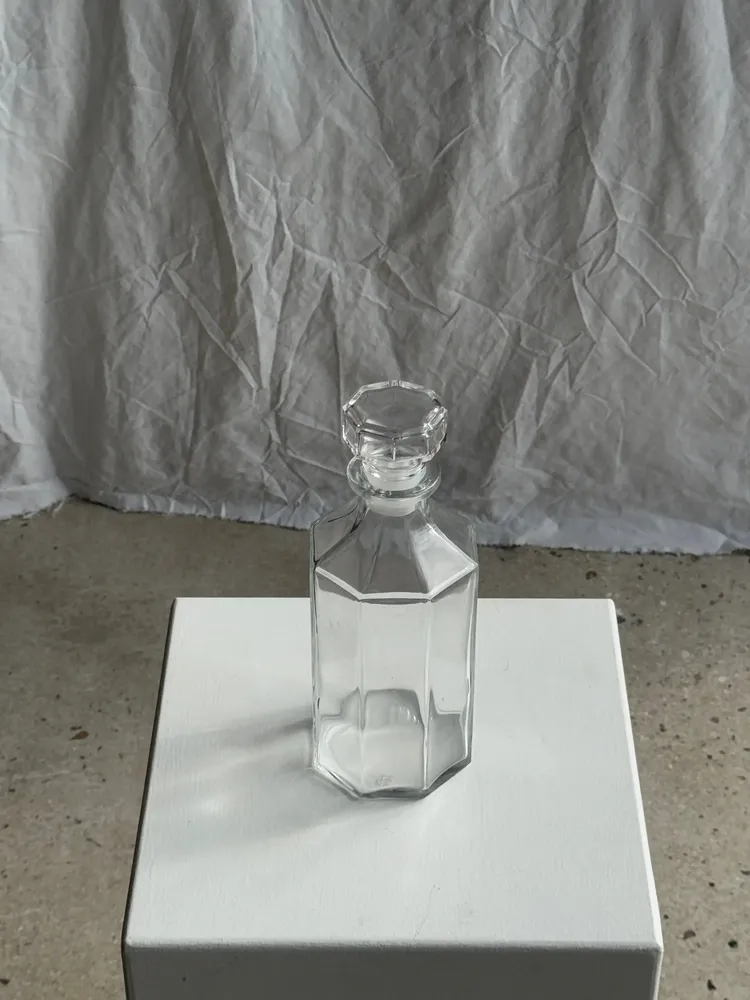 Carafes - Carafe à bouchon en verre octogonale marque Luminarc France série Octime au dessous H25 - OFFICE OBJETS