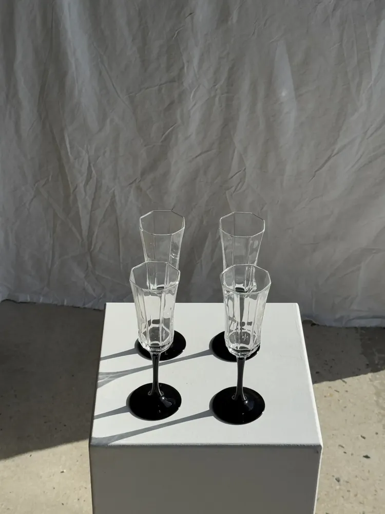 Verres à pied - 4 grandes flûtes à champagne octogonales Luminarc Octime vintage pied noir - OFFICE OBJETS