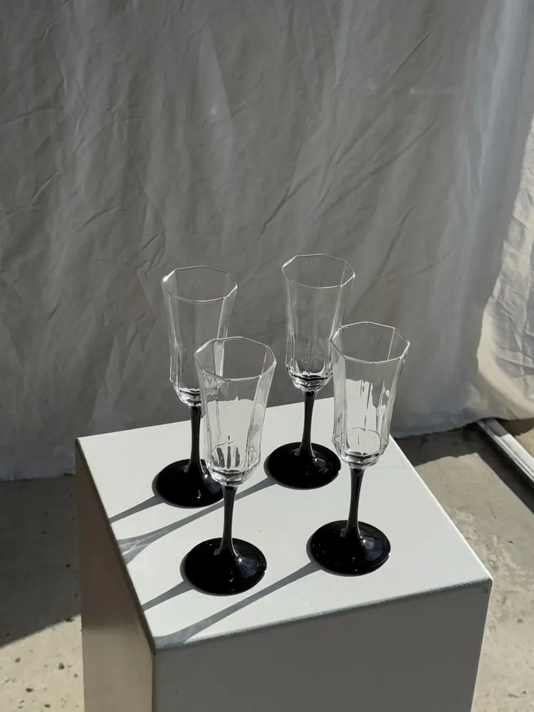 Verres à pied - 4 grandes flûtes à champagne octogonales Luminarc Octime vintage pied noir - OFFICE OBJETS