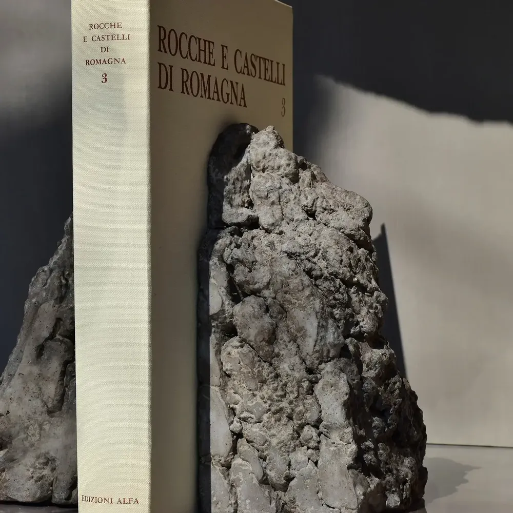 Sculptures, statuettes et miniatures - CATHARSIS, Ensemble de deux serre-livres sculpturaux en pierre, Black - COKI