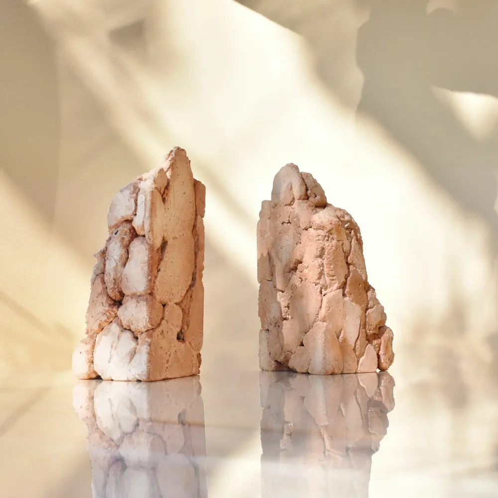 Sculptures, statuettes et miniatures - CATHARSIS, Ensemble de deux serre-livres sculpturaux en pierre, Black - COKI