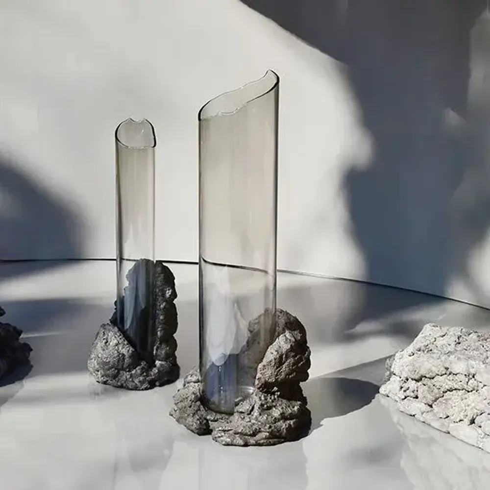 Vases - CATHARSIS, petit vase sculptural, corail poussiéreux - COKI