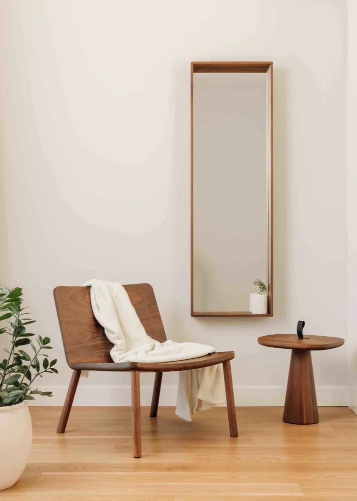 Office seating - The Minimalist Modern Lounge Chair in Natural Walnut - MOR
