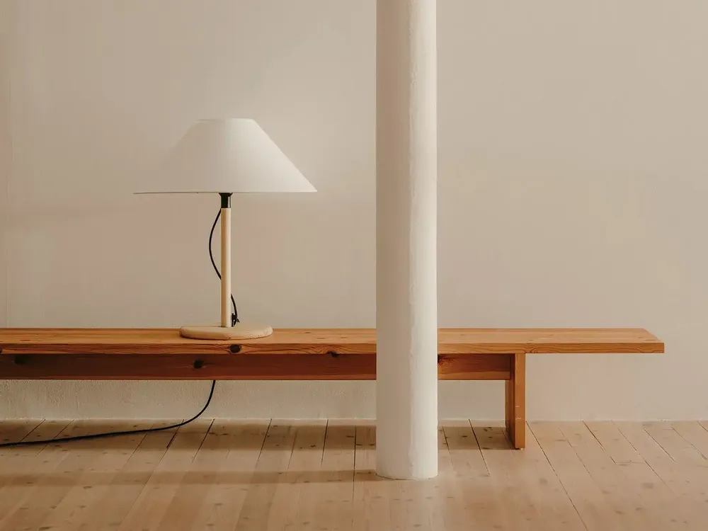 Table lamps - CLASICA table lamp in melis pine wood with natural or black finish - LUXCAMBRA