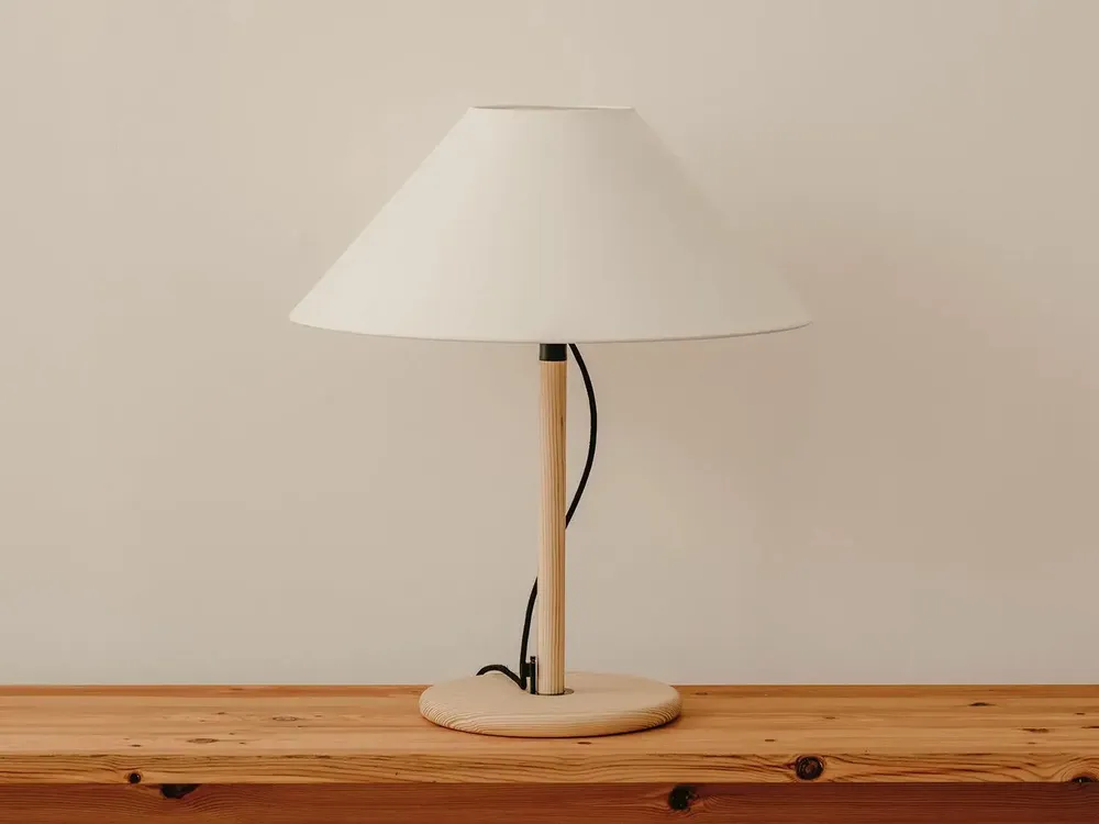 Table lamps - CLASICA table lamp in melis pine wood with natural or black finish - LUXCAMBRA