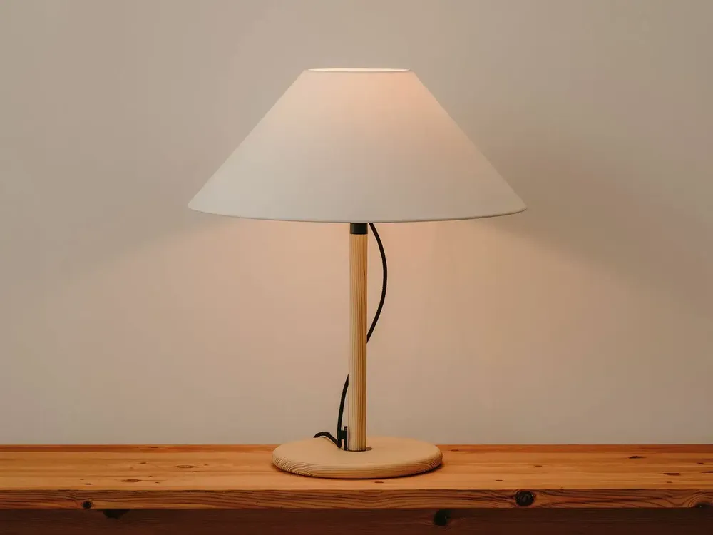 Table lamps - CLASICA table lamp in melis pine wood with natural or black finish - LUXCAMBRA