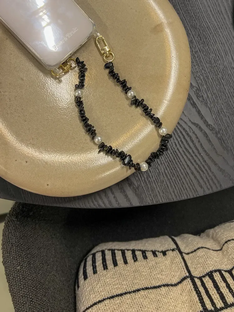 Gifts - Shell Whisper Short PHONE STRAP BLK - FOLIE À TROIS