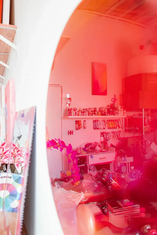 Objets de décoration - Décoration murale Amour par Courtney Kinnare, miroir multicolore rose - TULESTE FACTORY