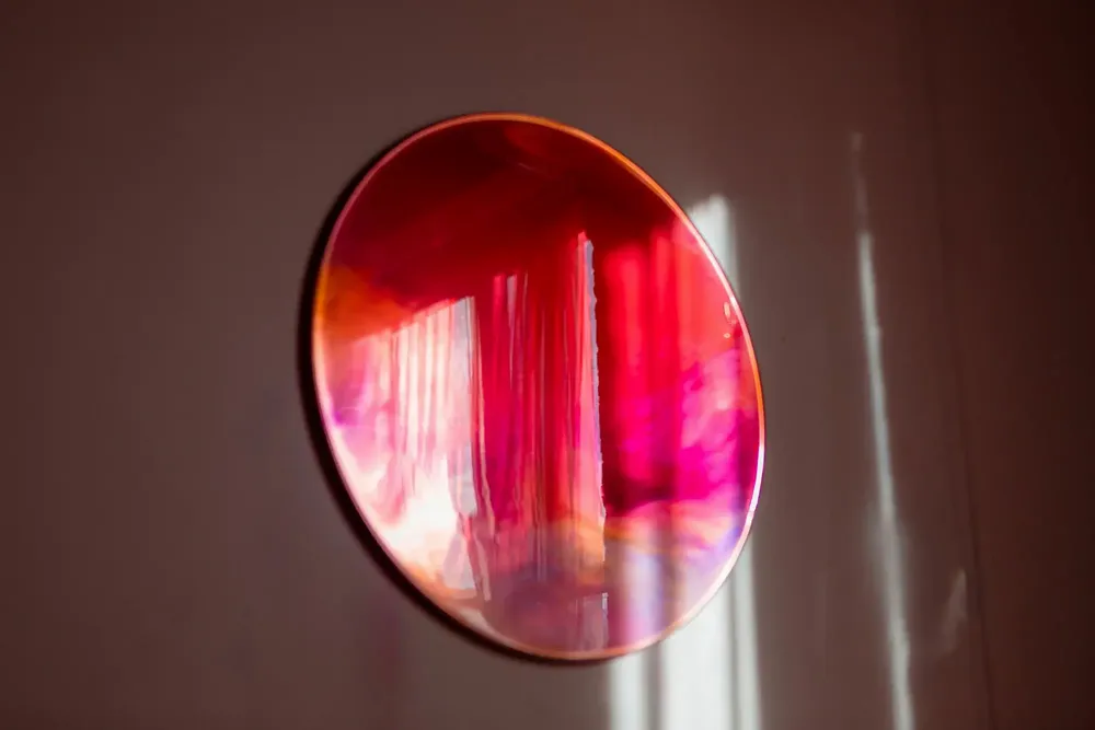 Objets de décoration - Décoration murale Amour par Courtney Kinnare, miroir multicolore rose - TULESTE FACTORY