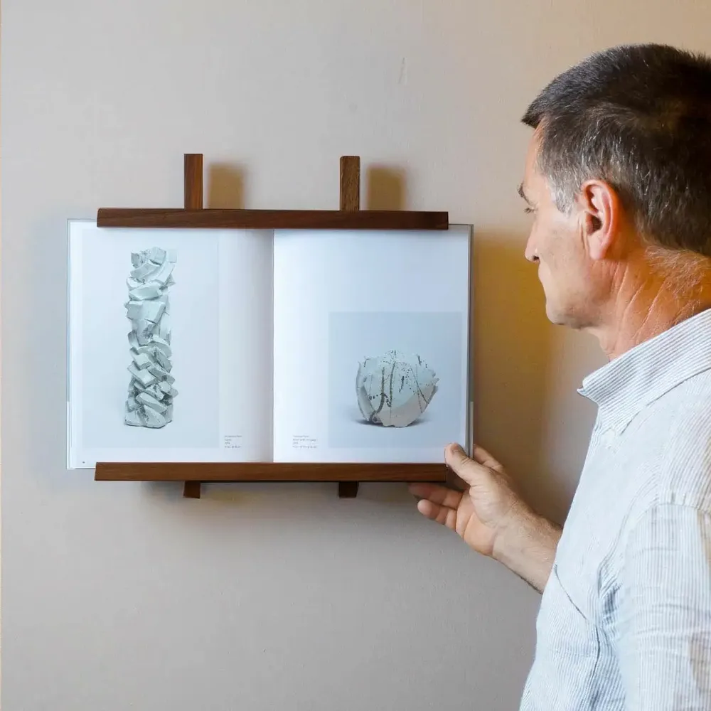 Bookshelves - Wall-Mounted Adjustable Display Frame, Walnut Wood - GUARDAMI
