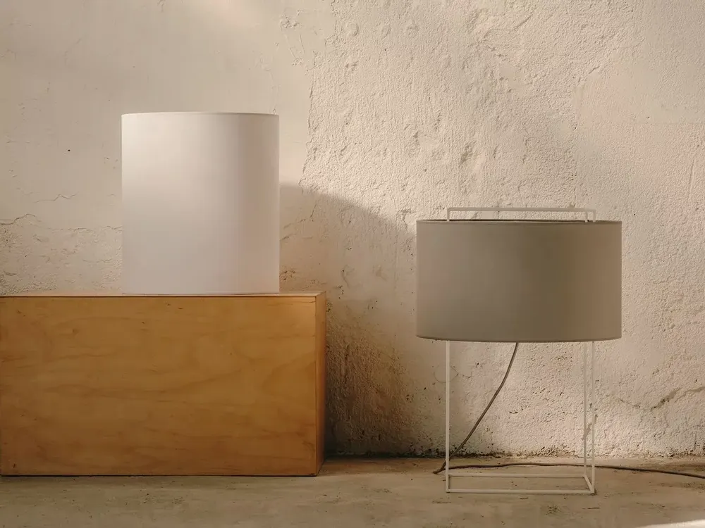 Lampes de table - LEWIT lampe à poser en taille L avec abat-jour en cotonet - LUXCAMBRA