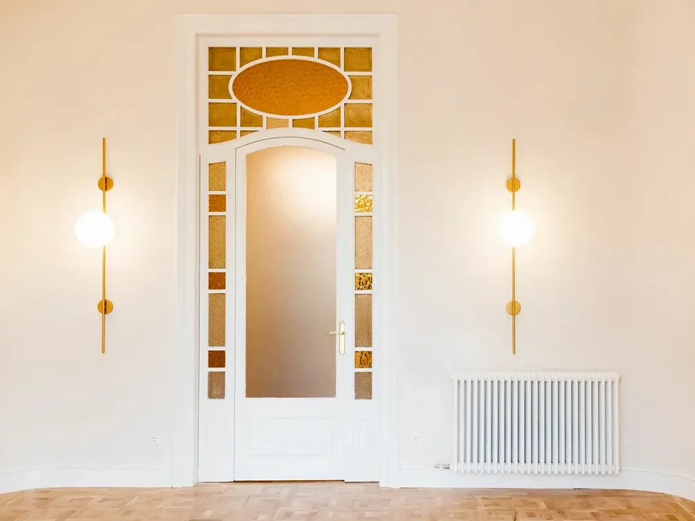 Wall lamps - LYMINGTON wall lamp with opalised globe and black/gold structure - LUXCAMBRA