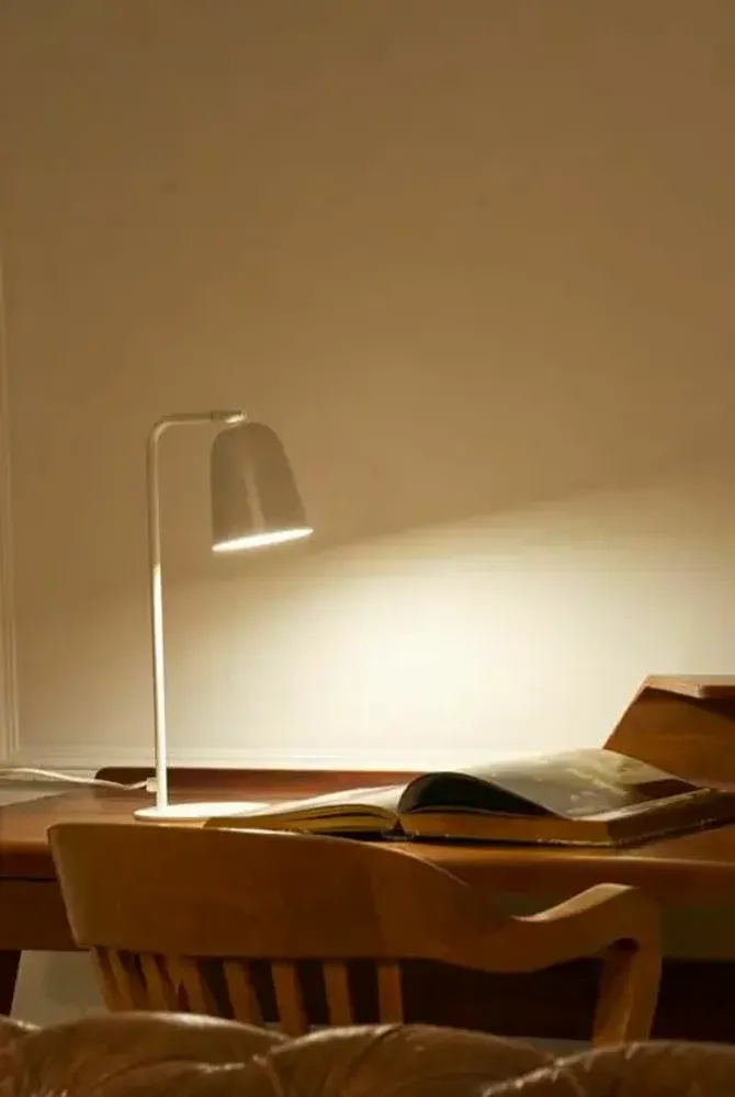 Lampes de table - LULA lampe à poser en noir ou blanc - LUXCAMBRA