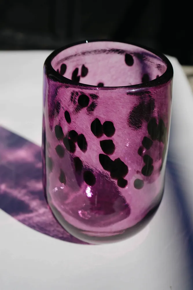 Verres - Vases colorés en verre d'art — Des verres uniques et éclatants - JANE AND MERY