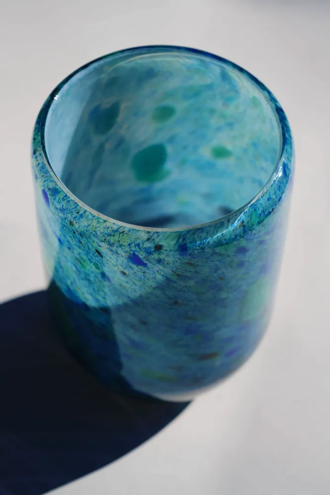 Verres - Vases colorés en verre d'art — Des verres uniques et éclatants - JANE AND MERY