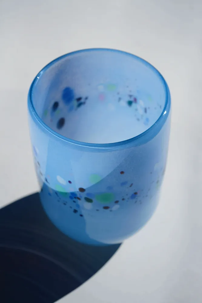 Verres - Vases colorés en verre d'art — Des verres uniques et éclatants - JANE AND MERY