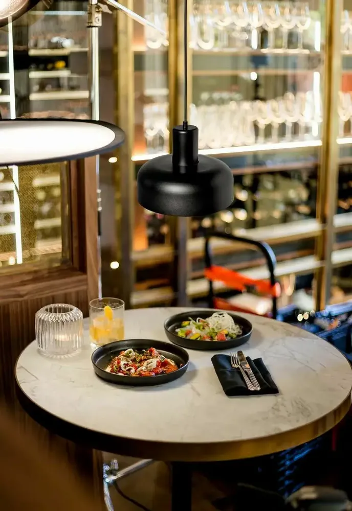 Suspensions - MIRAMAR suspension en noir, blanc ou aluminium poli brillant - LUXCAMBRA