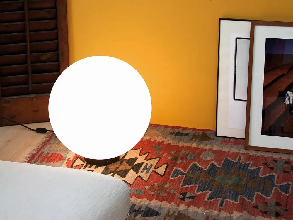 Table lamps - MOON table lamp ø30cm in black or white - LUXCAMBRA