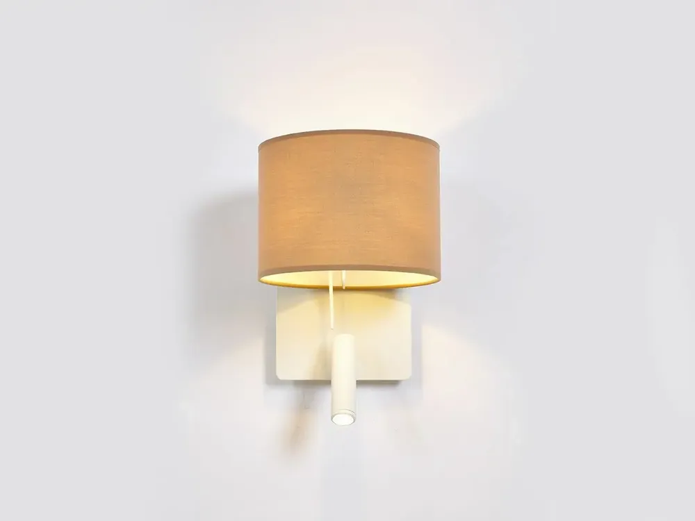 Appliques - RUM applique murale verticale avec lecteur en  blanc - LUXCAMBRA