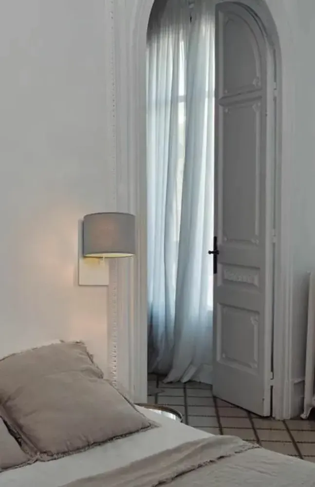 Wall lamps - RUM vertical wall light in white - LUXCAMBRA