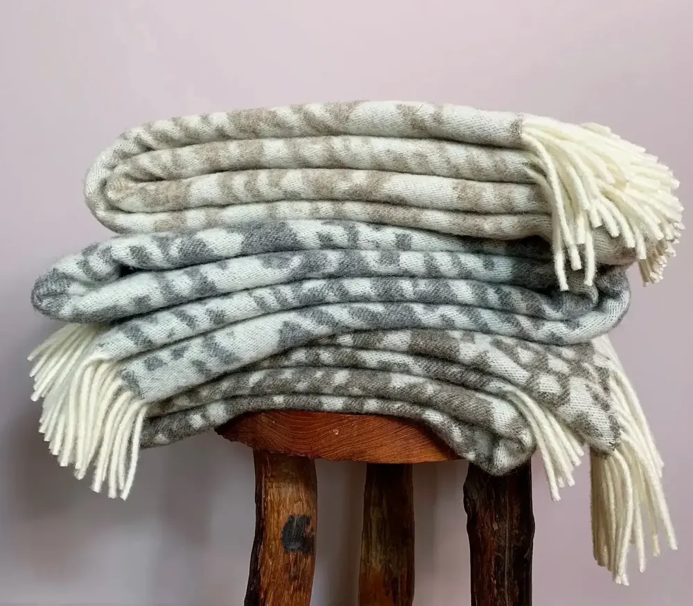 Throw blankets - Jacquard plaid "Snake" Python - WOOL ONLY BY JOWOLLINA
