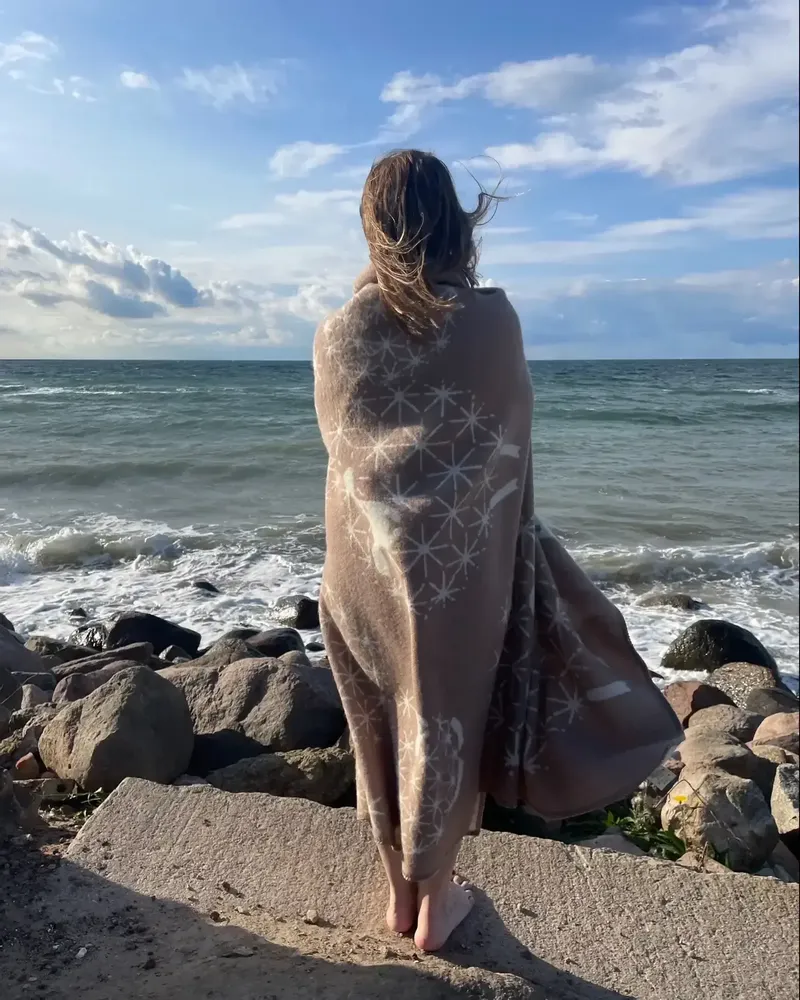 Plaids - Plaid couverture en laine, Mouton Pissenlit Cacao - WOOL ONLY BY JOWOLLINA