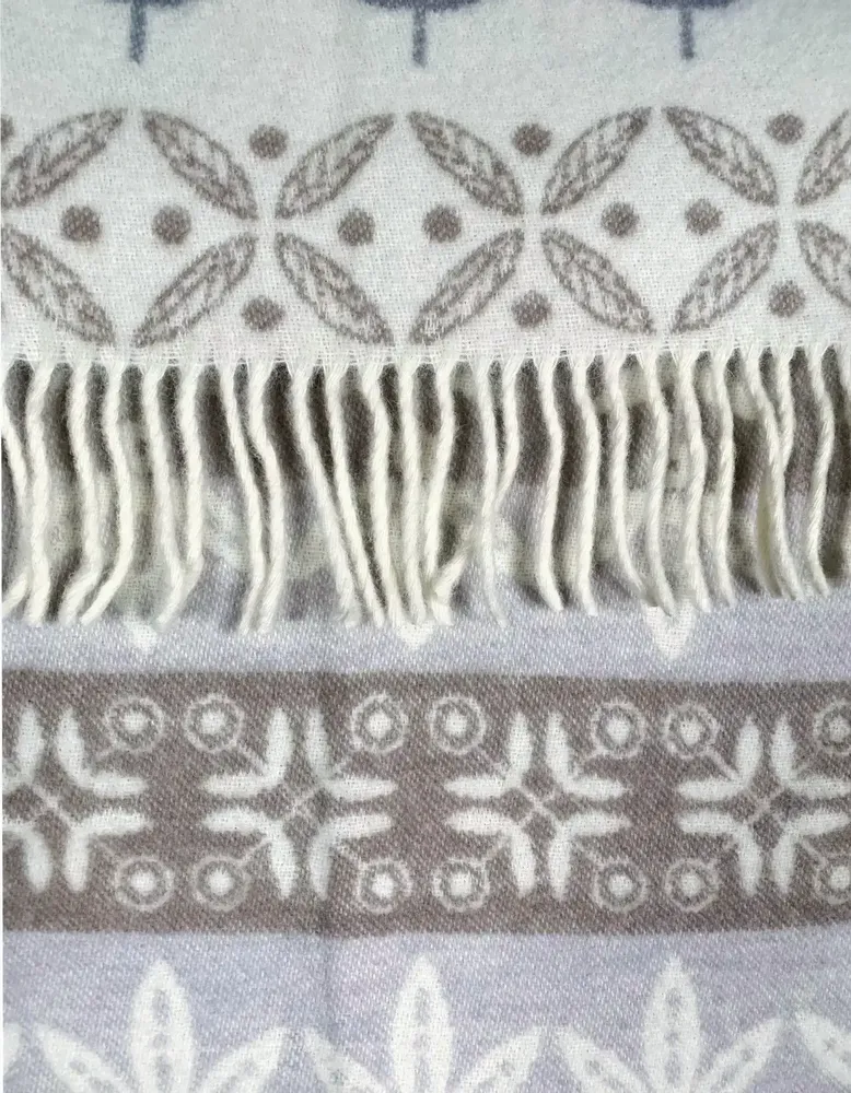 Plaids - Plaid couverture en laine "Folklore floral" , taupe - WOOL ONLY BY JOWOLLINA