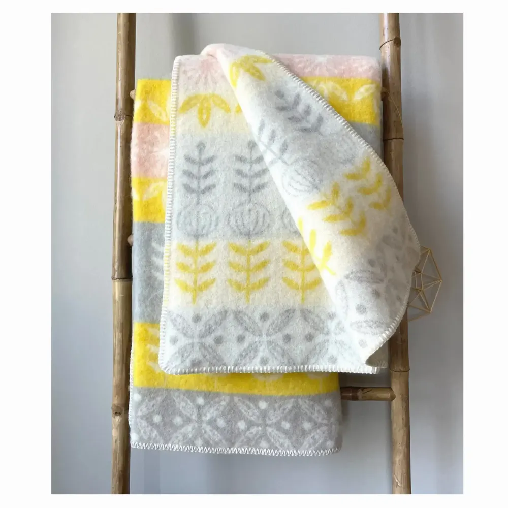 Plaids - Plaid couverture en laine, Folklore floral Jaune - WOOL ONLY BY JOWOLLINA
