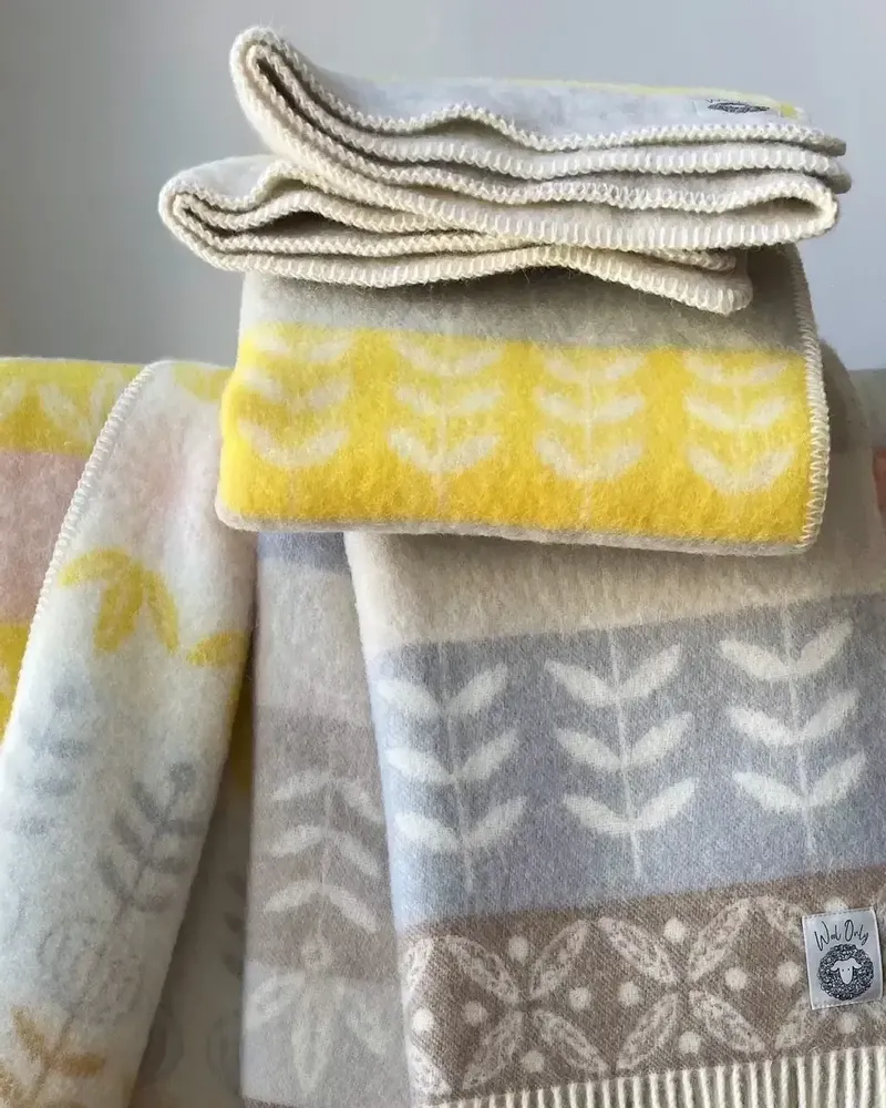 Plaids - Plaid couverture en laine, Folklore floral Jaune - WOOL ONLY BY JOWOLLINA